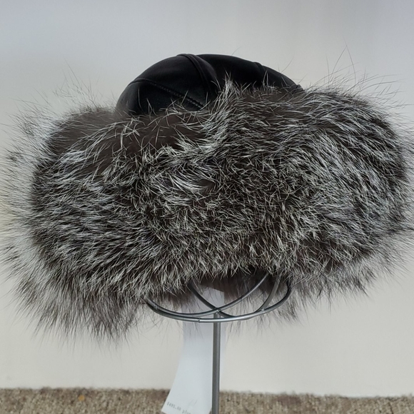 Lamb Leather Hat with Silver Fox Fur - Picture 2 of 2